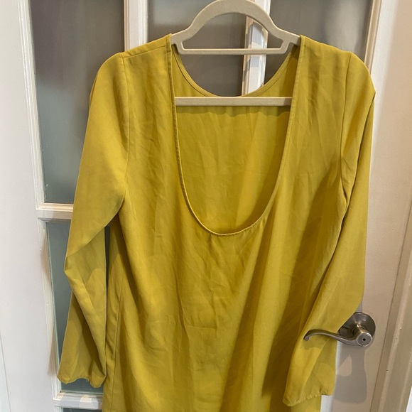 Yellow green mini dress - long sleeve no back - Picture 3 of 4